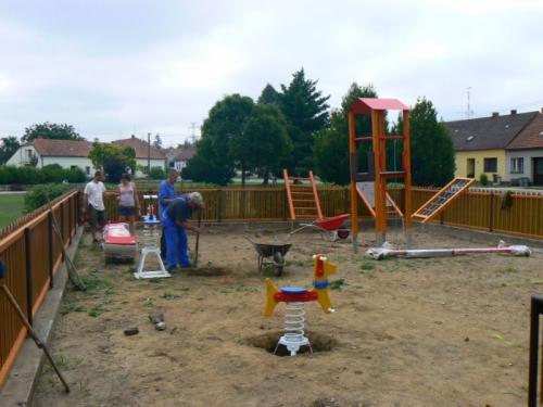 Výstavba a otevření dětského hřiště 2014